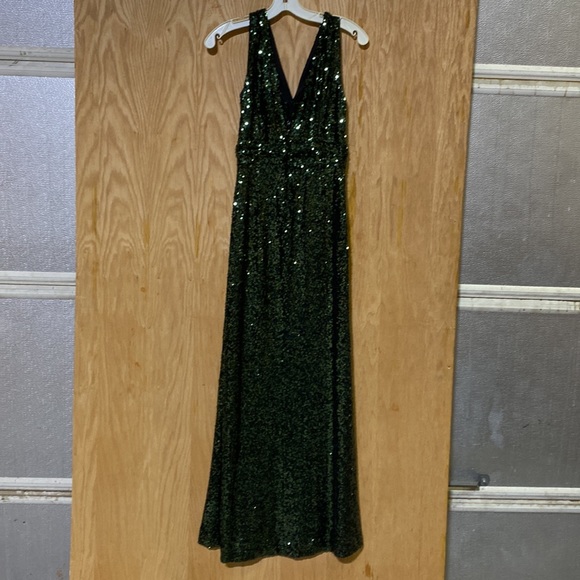 Simple beautiful green sequins maxi - Picture 4 of 7